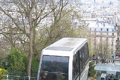 Montmartre funicular, Paris, 13. April 2006