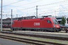ÔBB 1116 199-1, Villach, 28. July 2014.  These Locomotves are a modification of the Siemens built class/baureihe 152 from Deutsche Bahn. These locomotives are fitted with a dual-frequency system, allowing them to be used not only in Austria, Germany and Switzerland, but also in Hungary, czech Republic and Slovakia.