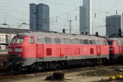 DB 218 825-8, Frankfurt am Main Hauptbahnhof, 3. April 2016