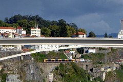 CP 3400, Porto, 13. October 2016.  In the foreground the bridge Ponte do Infante crossing Rio Duero.