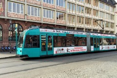 R-Wagen der VGF, Frankfurt am Main, Pauls Platz, 2. April 2016. Baujahr der R-Wagen 1993 bis 1997. Hersteller: Duewag/Siemens.