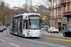 S-Wagen der VGF, Frankfurt am Main, Baseler Strasße, 2. April 2016. Baujahr der S-Wagen 2003 bis 2007. Hersteller: Bombardier Transportation