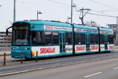 S-Wagen der VGF, Frankfurt am Main, Friedensbrücke, 2. April 2016. Baujahr der S-Wagen 2003 bis 2007. Hersteller: Bombardier Transportation